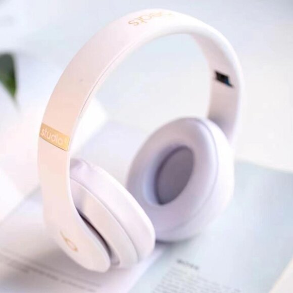 Beats Studio3 Bluetooth Wireless Noise Cancelling Headphones White - Picture 3 of 8